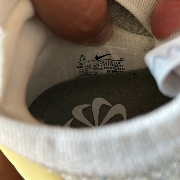 Nike Air Vapormax 2021 FK WMNS Size 7.5 US WMNS SKU DC4112-100 - Picture 7 of 8